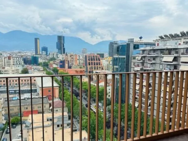 Tirane, jepet me qera apartament 2+1 Kati 11, 110 m² 1.500 € (Garden Building)