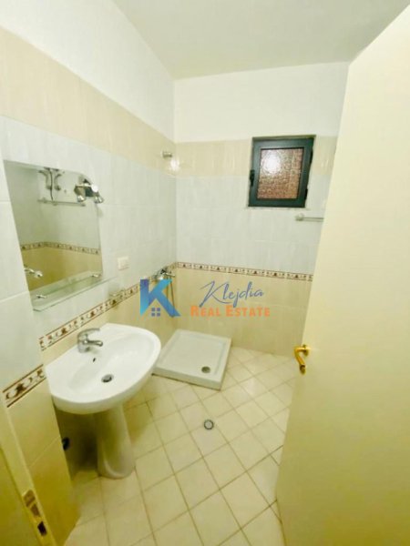 Tirane, jap me qera apartament 2+1+Ballkon Kati 9, 90 m² 580 € (Komuna e Parisit, afer EHW)