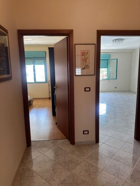 Durres, jepet me qera apartament 1+1+Ballkon Kati 4, 70 m² 400 € (Vollga)