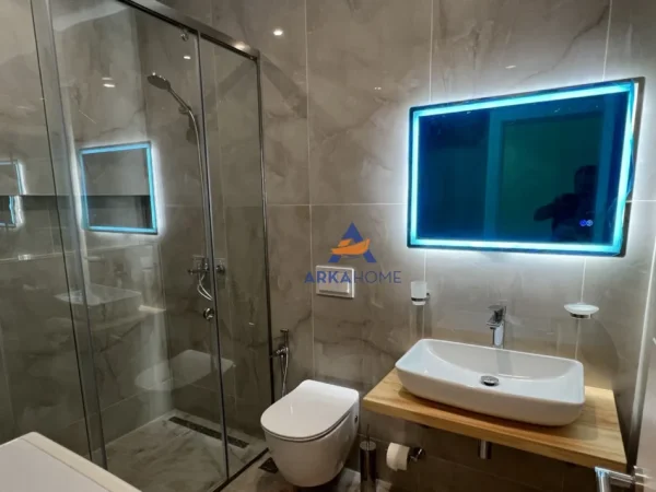 Tirane, jepet me qera apartament 1+1+Ballkon Kati 5, 78 m² 550 € (ISH TREGU ELEKTRIK)