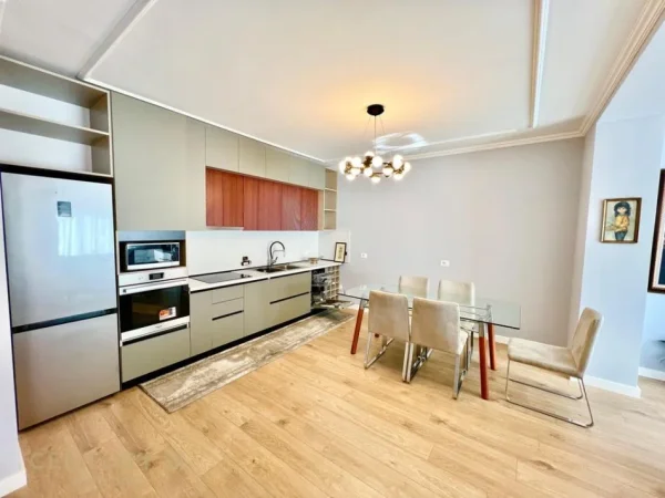 Tirane, jepet me qera apartament 2+1+Ballkon Kati 9, 100 m² 900 € (Rruga e Elbasanit)