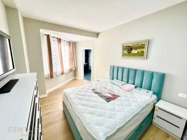 Tirane, jepet me qera apartament 2+1+Ballkon Kati 9, 100 m² 900 € (Rruga e Elbasanit)