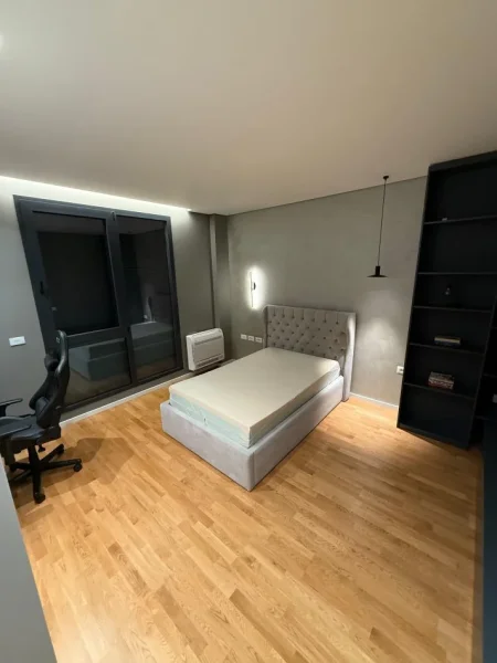 Tirane, jepet me qera apartament 3+1+Aneks+Ballkon Kati 2, 150 m² 2.000 € (TEG)
