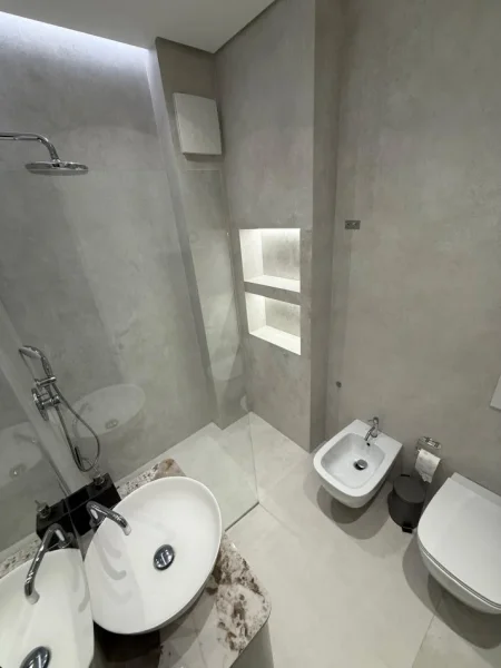 Tirane, jepet me qera apartament 3+1+Aneks+Ballkon Kati 2, 150 m² 2.000 € (TEG)