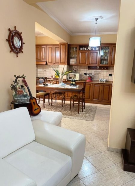 Tirane, jepet me qera Vile 2+1 Kati 1, 134 m² 1.000 € (Rruga Fortuzi)