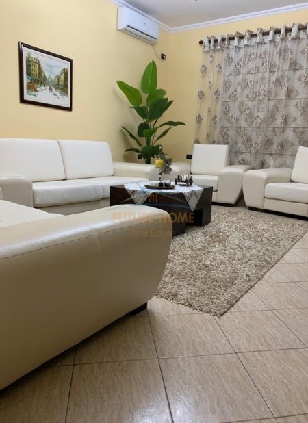 Tirane, jepet me qera Vile 2+1 Kati 1, 134 m² 1.000 € (Rruga Fortuzi)