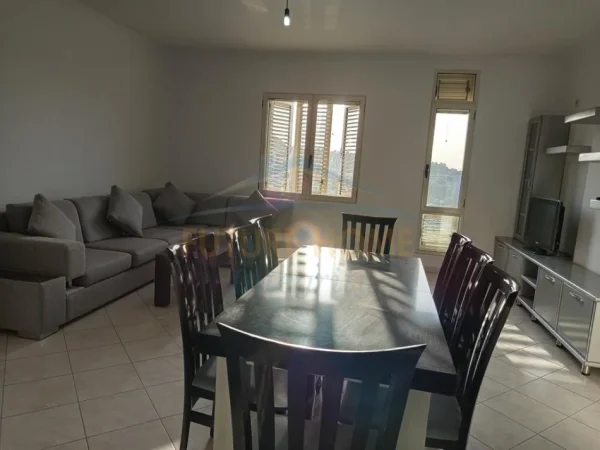 Tirane, jepet me qera apartament 2+1+2+Ballkon Kati 5, 125 m² 500 € (Unaza e Re, Bulevardi Migjeni)