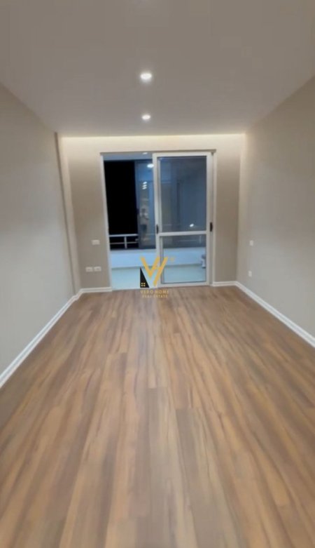 Tirane, shitet apartament 2+1+Ballkon Kati 9, 112 m² 150.000 € (UNAZA E RE)