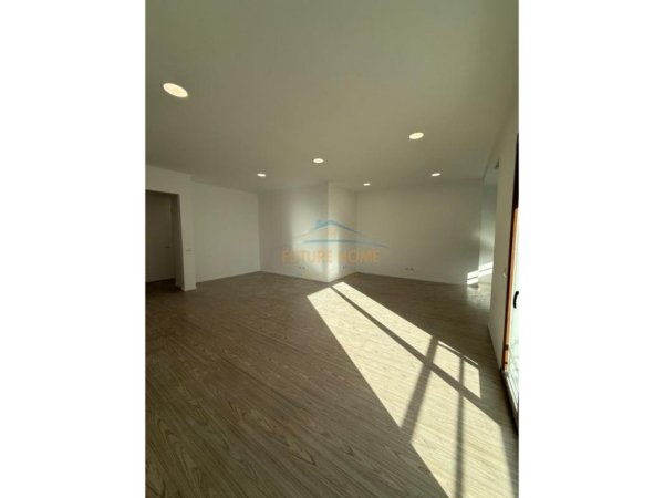 Tirane, jepet me qera zyre Kati 6, 180 m² 2.500 € 