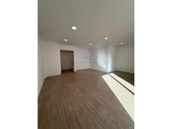 Tirane, jepet me qera zyre Kati 6, 180 m² 2.500 € 