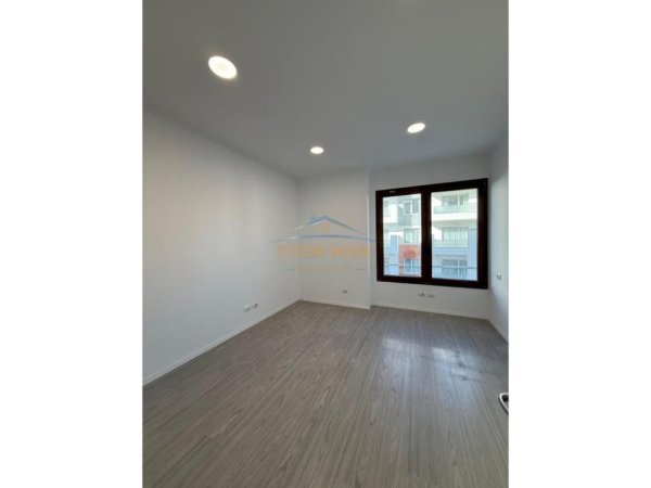 Tirane, jepet me qera zyre Kati 6, 180 m² 2.500 € 