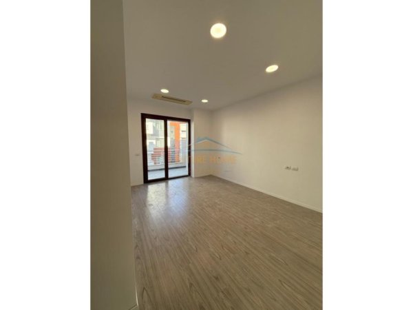 Tirane, jepet me qera zyre Kati 6, 180 m² 2.500 € 