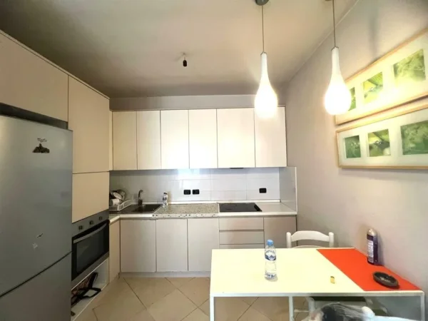 Tirane, jepet me qera apartament 2+1 Kati 6, 100 m² 480 € (Astir)