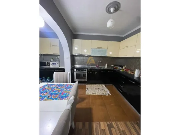 Tirane, shitet apartament 2+1 Kati 1, 94 m² 140.000 € (Casa Italia)