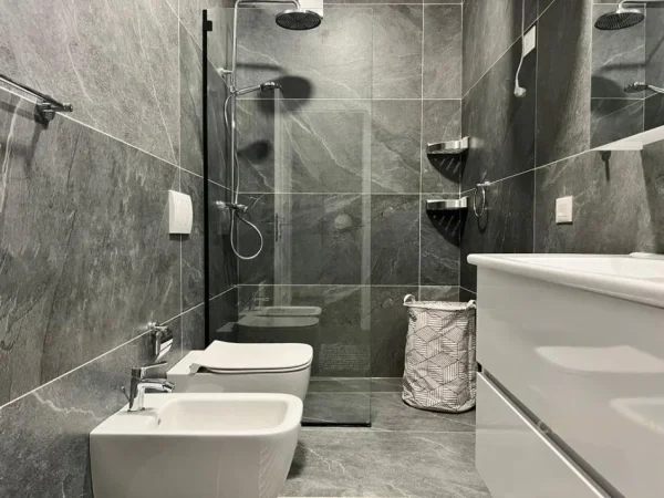 Tirane, jepet me qera 1+1 Kati 5, 78 m² 600 € 