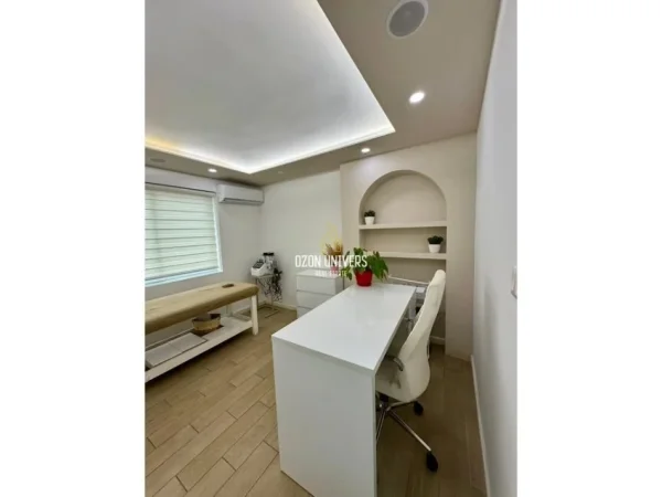 Tirane, jepet me qera ambjent biznesi Kati 2, 68 m² 750 € (Vasil Shanto)