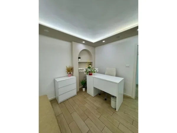 Tirane, jepet me qera ambjent biznesi Kati 2, 68 m² 750 € (Vasil Shanto)