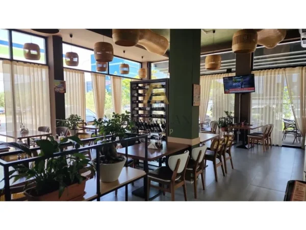 Tirane, shitet biznesi i lokalit, 200 m² 30.000 € (Mezez, Top Channel)