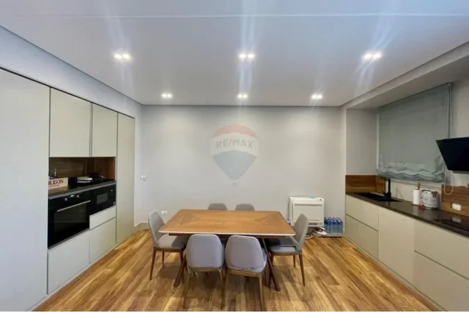 Tirane, jepet me qera apartament 2+1+Ballkon Kati 3, 107 m² 1.200 € (rezidenca secret garden)