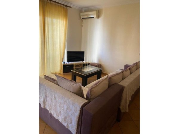 Tirane, jepet me qera 2+1 , 100 m² 550 €