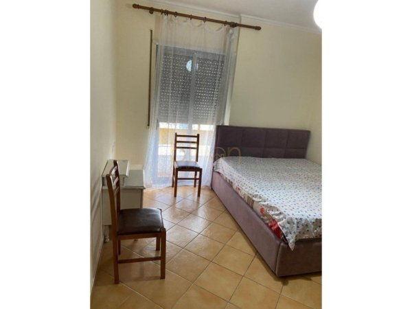 Tirane, jepet me qera 2+1 , 100 m² 550 €