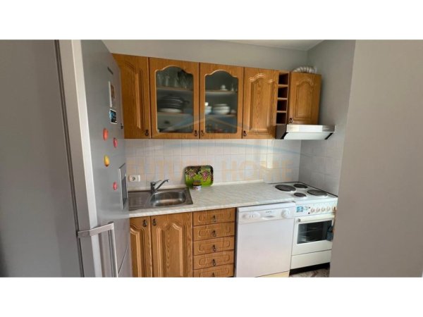 Tirane, jepet me qera apartament 2+1 Kati 5, 74 m² 550 € (Rruga Hoxha Tahsim)