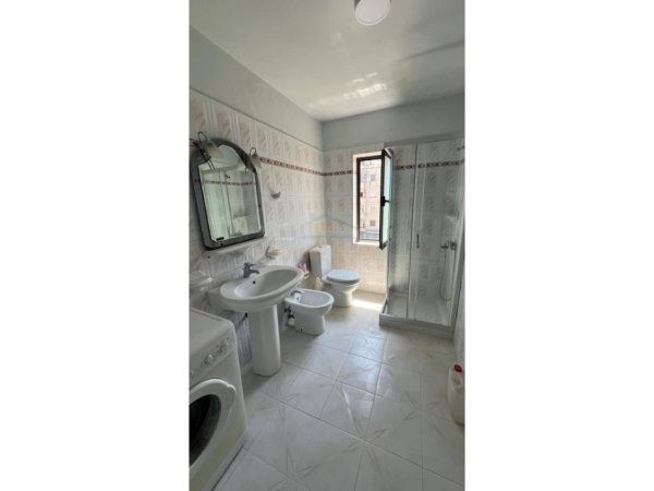 Tirane, jepet me qera apartament 2+1 Kati 5, 74 m² 550 € (Rruga Hoxha Tahsim)