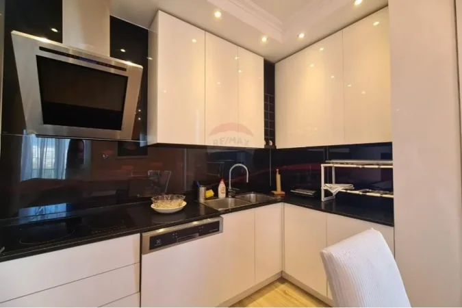 Tirane, jepet me qera apartament 3+1+Ballkon Kati 4, 110 m² 850 € (ali dem)