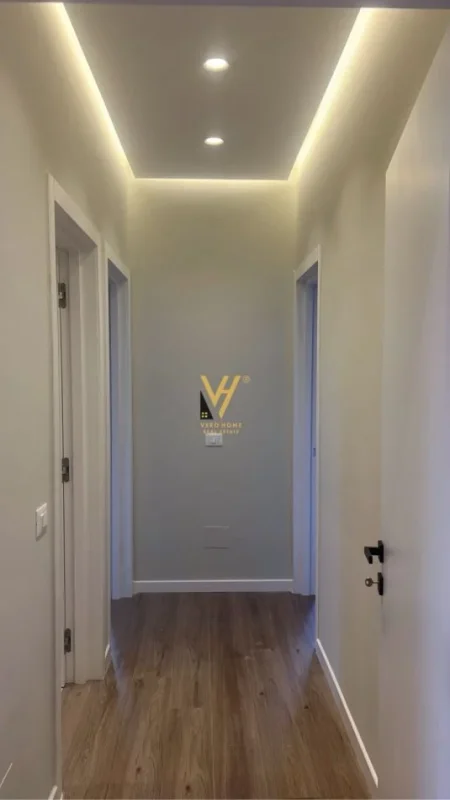 Tirane, jepet me qera zyre Kati 4, 127 m² 1.500 € (RRUGA E KOSOVAREVE)