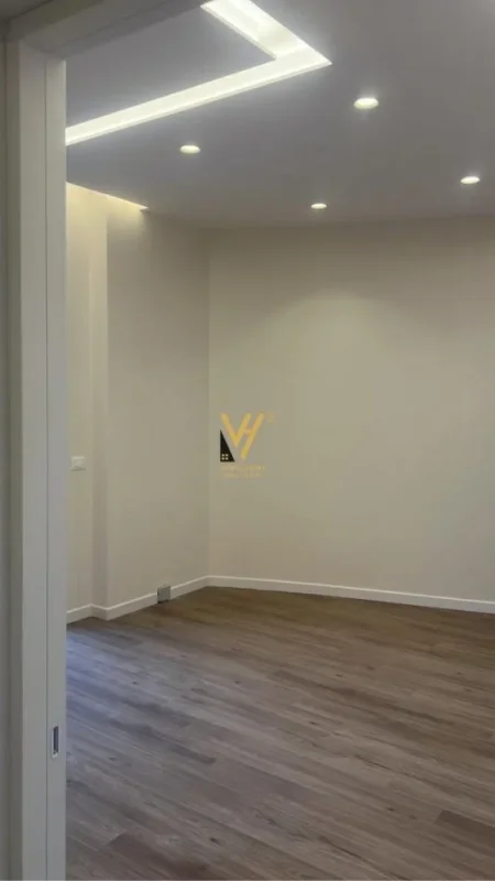 Tirane, jepet me qera zyre Kati 4, 127 m² 1.500 € (RRUGA E KOSOVAREVE)