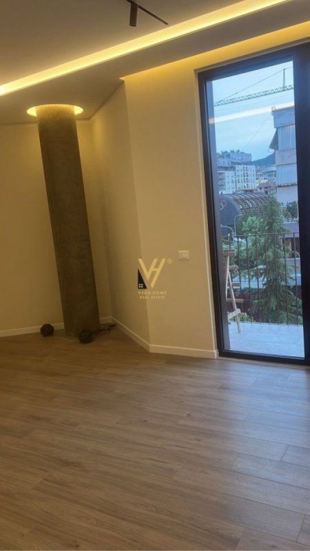 Tirane, jepet me qera zyre Kati 4, 127 m² 1.500 € (RRUGA E KOSOVAREVE)