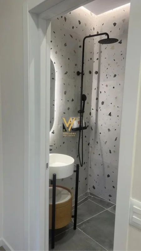 Tirane, jepet me qera zyre Kati 4, 127 m² 1.500 € (RRUGA E KOSOVAREVE)