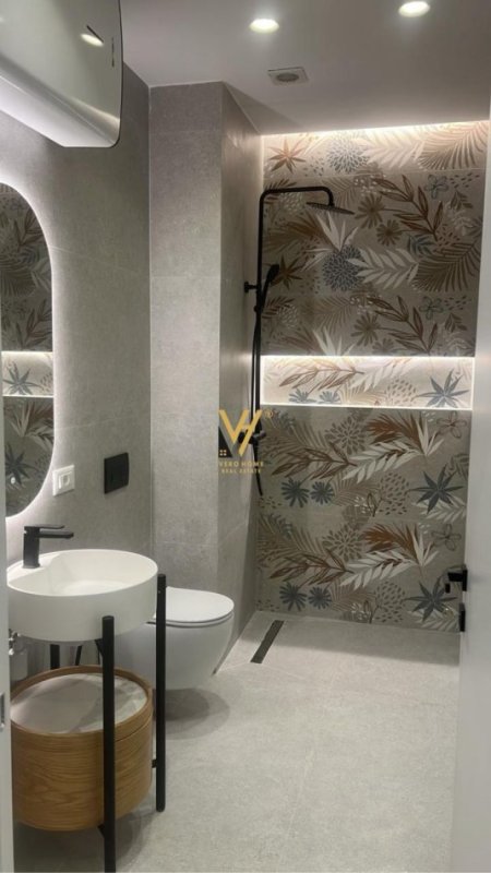 Tirane, jepet me qera zyre Kati 4, 127 m² 1.500 € (RRUGA E KOSOVAREVE)