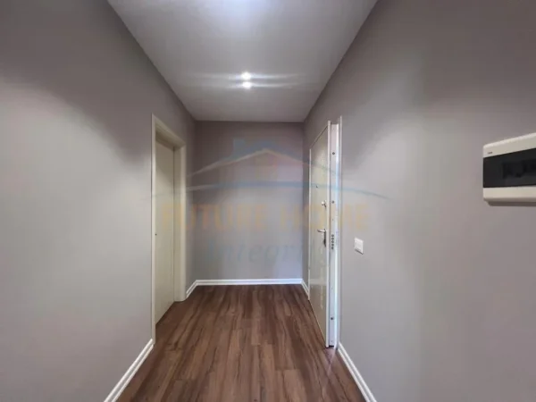 Tirane, shitet apartament 2+1+2+Ballkon Kati 8, 101 m² 150.000 € (Unaza e Re)