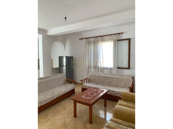 Tirane, jepet me qera 2+1 , 86 m² 400 €