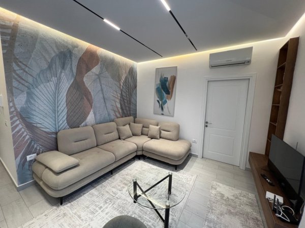 Tirane, jepet me qera apartament 1+1+Ballkon Kati 7, 70 m² 650 € (River Residence)