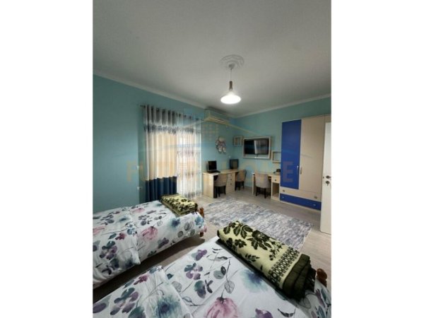 Tirane, jepet me qera apartament 2+1+Ballkon Kati 2, 120 m² 600 € (Vilat Gjermane)