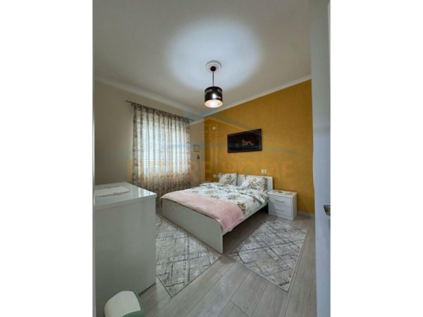 Tirane, jepet me qera apartament 2+1+Ballkon Kati 2, 120 m² 600 € (Vilat Gjermane)