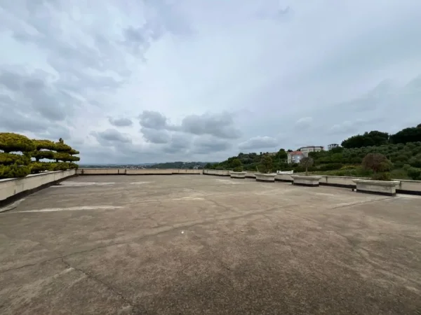 Tirane, shitet ambjent biznesi Kati 4, 16.000 m² 3.500.000 € (Rruga e shilores)