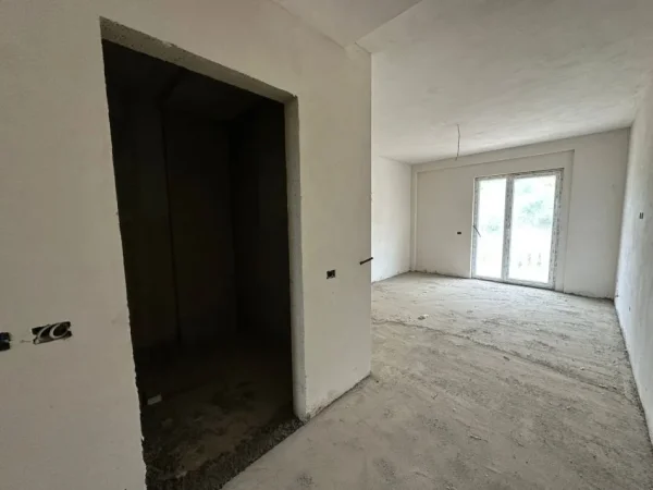 Tirane, shitet ambjent biznesi Kati 4, 16.000 m² 3.500.000 € (Rruga e shilores)