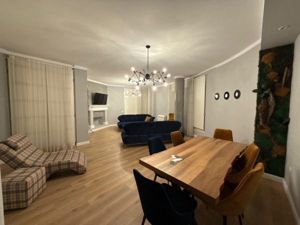 Tirane, jepet me qera apartament 3+1+Aneks+Ballkon Kati 2, 192 m² 1.200 € (Vilat Gjermane)