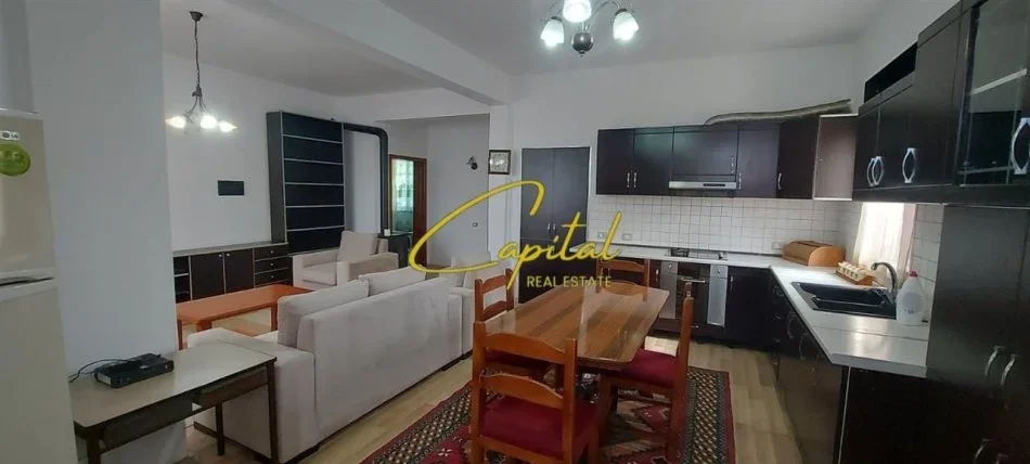 Tirane, shitet shtepi 2+1 Kati 1, 97 m² 180.000 € (KOMBINAT)