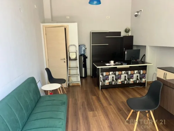 Tirane, jepet me qera ambjent biznesi Kati 0, 21 m² 450 € (Stadiumi Dinamo)