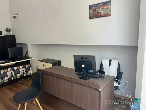 Tirane, jepet me qera ambjent biznesi Kati 0, 21 m² 450 € (Stadiumi Dinamo)