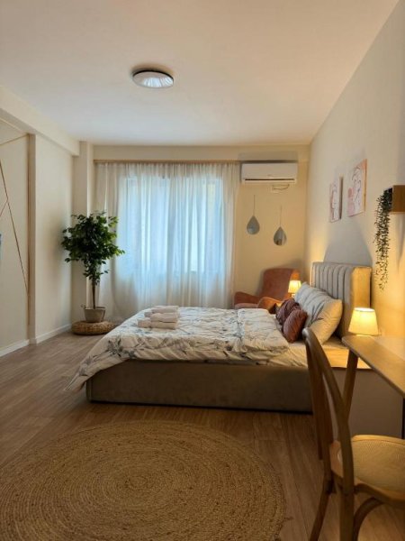 Tirane, jepet me qera apartament 1+1+Ballkon Kati 8, 50 m² 450 € (yzberisht)