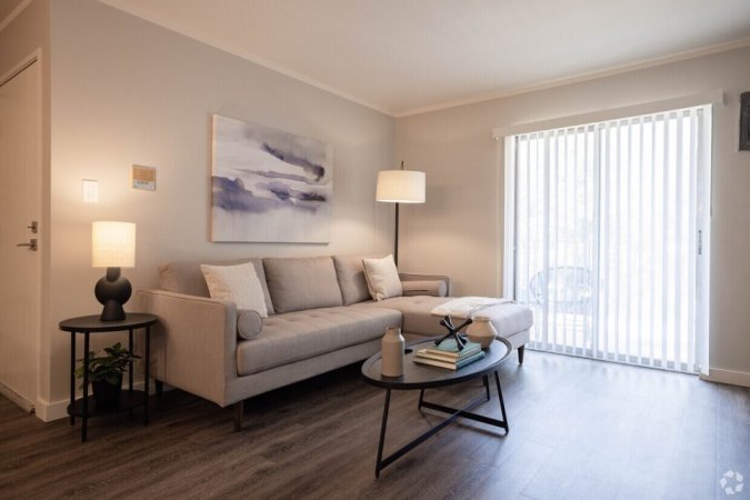Tirane, jepet me qera apartament 1+1+Ballkon Kati 8, 50 m² 450 € (yzberisht)