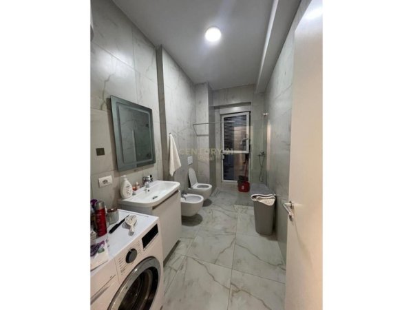 Tirane, jepet me qera apartament 2+1 Kati 5, 105 m² 600 € (Jordan Misja)
