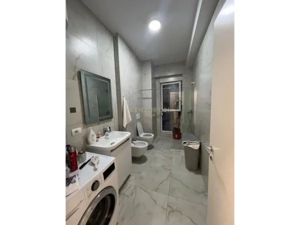 Tirane, jepet me qera apartament 2+1 Kati 5, 105 m² 600 € (Jordan Misja)