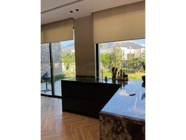 Tirane, shes Vile 3+1+Aneks+Ballkon Kati 2, 500 m² 2.200.000 € (LIQENI I FARKES)