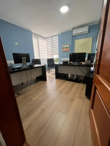 Tirane, jepet me qera zyre Kati 4, 110 m² 1.500 € (Parlamenti ,Kulla Elize)